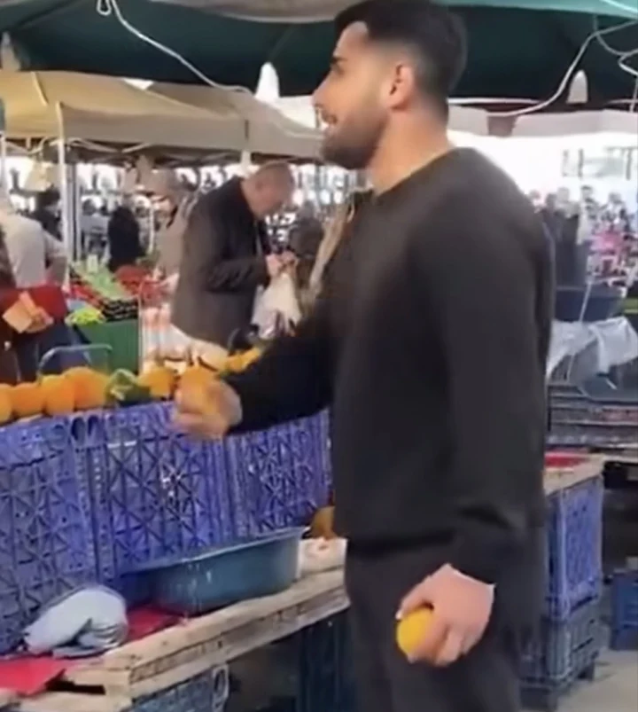 Sahtekârlığın Geldiği Son Nokta: Pazarda Limonları Suya Batırıp “Sulu” Diye Sattı